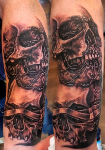 Tattoo Schädel Stacheldraht